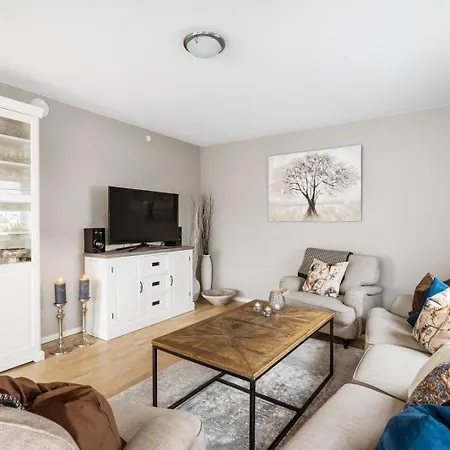 Fin Leilighet Naer Sjoen